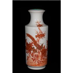A Porcelain Alum Red With Gold Apinting Vase