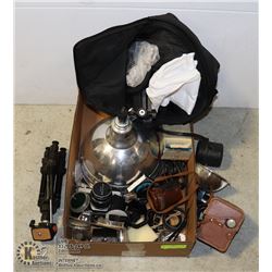 TRAY OF VINTAGE CAMERA EQUIPMENT