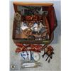 Image 1 : FLAT OF ASSORTED COLLECTIBLES