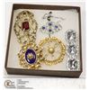Image 1 : BOX OF ESTATE BROOCHES