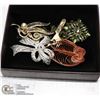 Image 1 : BOX OF ESTATE BROOCHES