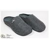 Image 1 : SIZE 42 SLIPPERS