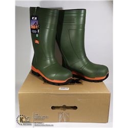 NEW PAIR OF RUBBER WORK BOOTS SIZE US 9