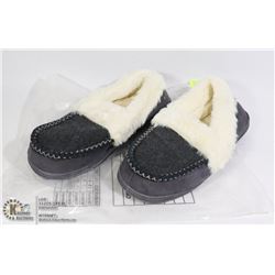 PAIR OF BLACK WOMENS INDOOR SLIPPERS SIZE EU 40/41