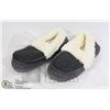 Image 1 : PAIR OF BLACK WOMENS INDOOR SLIPPERS SIZE EU 40/41