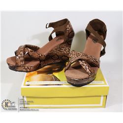 WOMENS KAYMAN 4" WEDGE SANDAL BROWN DIAMONDBACK