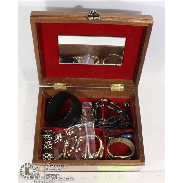 VINTAGE JEWEL BOX WITH MISC COSTUME JEWELRY
