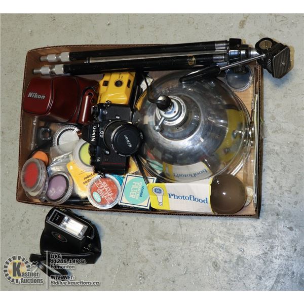 TRAY OF VINTAGE CAMERA EQUIPMENT