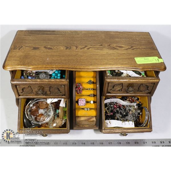 LARGE ESTATE JEWELRY BOX WITH VINTAGE NECKLACES ET