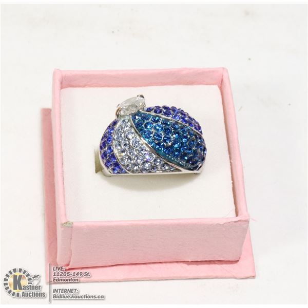 LADIES SPARKLING BLUE DINNER RING