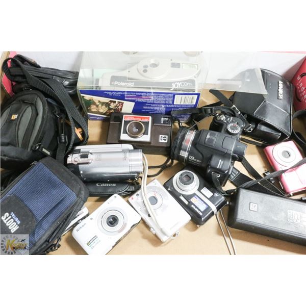 LARGE FLAT OF VINTAGE AND DIGITAL