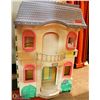 Image 1 : VINTAGE 1997 FISHER PRICE FAMILY GRAND DOLL HOUSE
