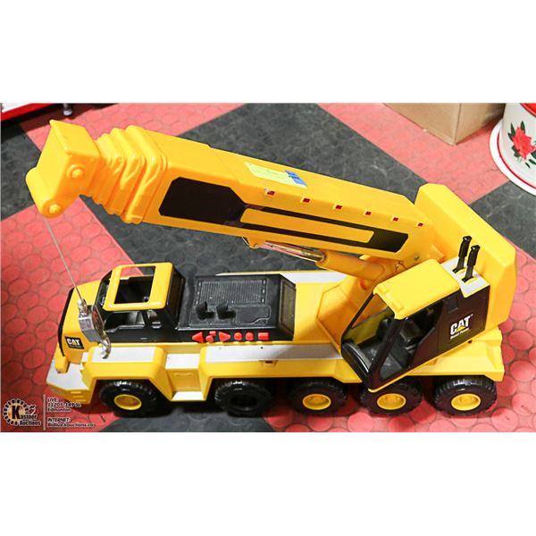 LARGE TOY CAT CRANE