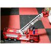Image 1 : LARGE FIRE TRUCK
