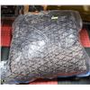 Image 1 : WEIGHTED VELOUR 20 POUND BLANKET