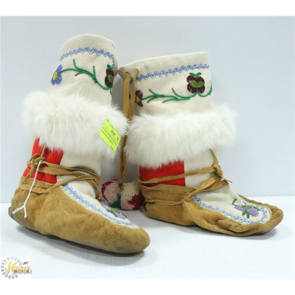 VINTAGE WOODLAND CREE WHITE MUKLUKS