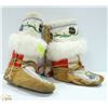 Image 1 : VINTAGE WOODLAND CREE WHITE MUKLUKS