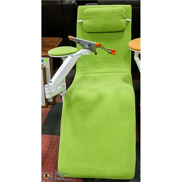 GREEN LCD DISPLAY MOUNT CHAIR