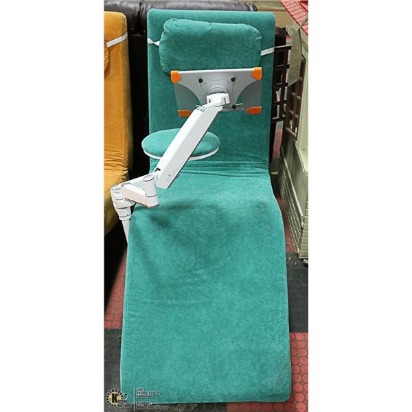 TEAL LCD DISPLAY MOUNT CHAIR