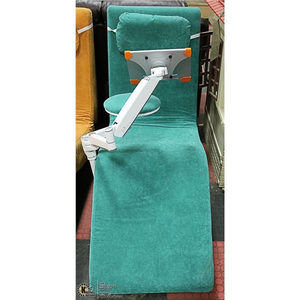 TEAL LCD DISPLAY MOUNT CHAIR