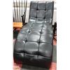 Image 1 : BLACK LEATHERETTE CHAISE CHAIR(60"L X 26"W X 32"H)