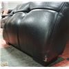Image 2 : BLACK LEATHERETTE CHAISE CHAIR(60"L X 26"W X 32"H)