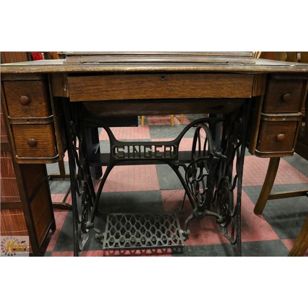 ANTIQUE SEWING MACHING