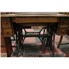 Image 1 : ANTIQUE SEWING MACHING