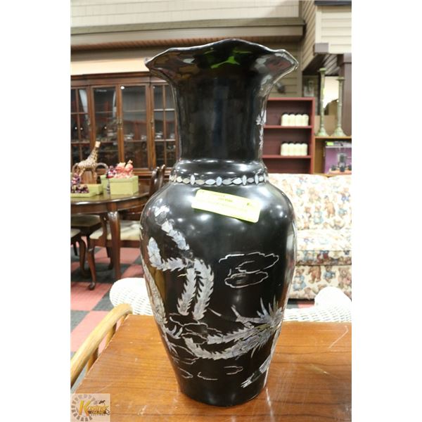 SMALL BLACK ORIENTAL VASE