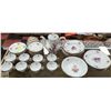 Image 2 : ROSES FINE PORCELAIN DINNER SET