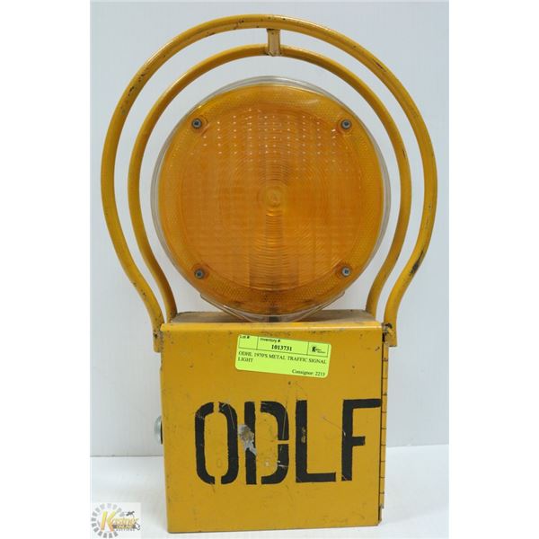 ODLF 1970'S METAL TRAFFIC SIGNAL LIGHT