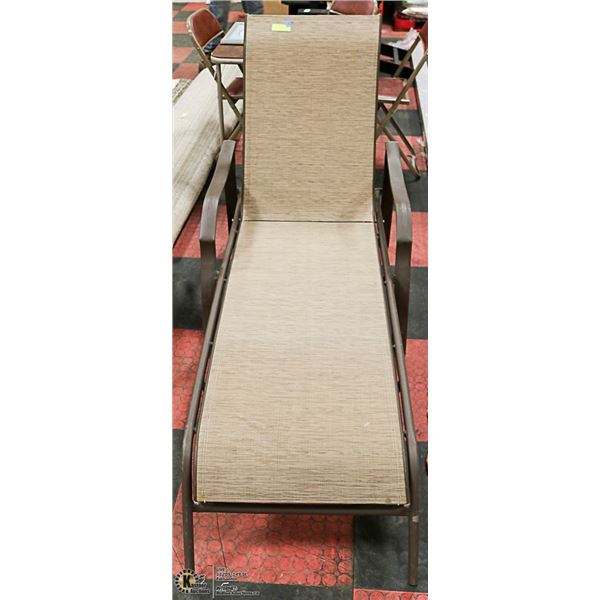 FOLDING LAY DOWN LAWN CHAIR