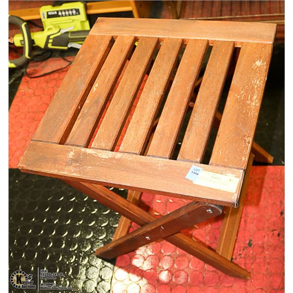 SMALL FOLDING WOODTABLE