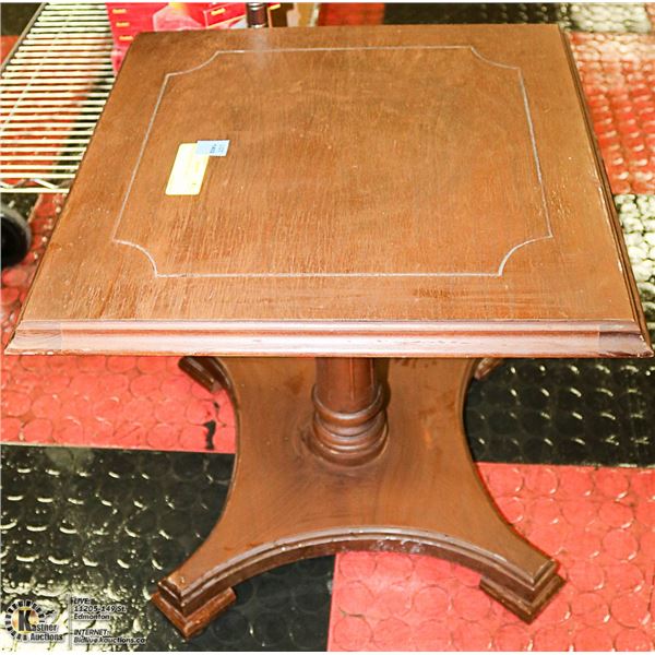 SMALL WOOD SIDE TABLE