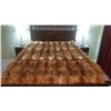Image 1 : Red Fox Hide Queen Bedspread