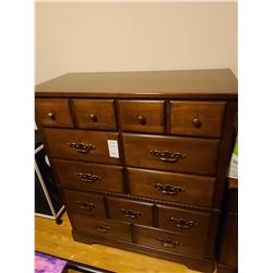 Vilas Maple chest C