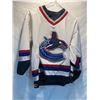 Image 1 : Canucks jersey youth large/extra large