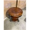 Image 2 : Side table 22 inches round 26 tall