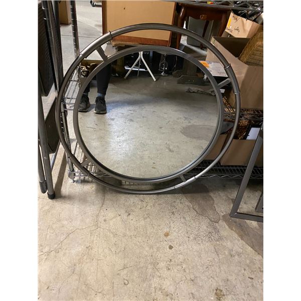 New round mirror