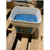 Image 1 : Bucket of fish rocks