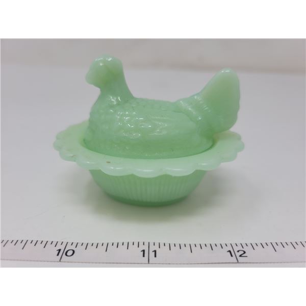 Jadite small hen on nest no chips or cracks