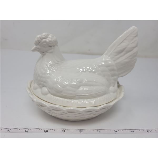 hen on nest large white no chips or cracks