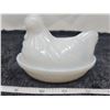 Image 1 : hen on nest medium white no chips or cracks