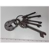 Image 2 : Iron lock & keys