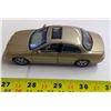 Image 2 : 2 x DieCast Cars - Gold & Marine