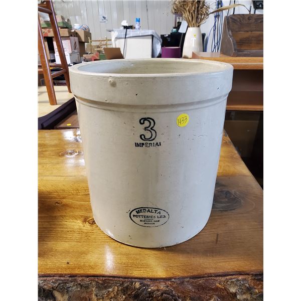 number 3 medalta crock