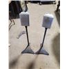 Image 1 : 2 speakers on stands