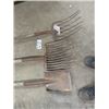 Image 2 : 2 Forks & Shovel