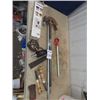Image 1 : 2 Pipe Benders, Large Drill Bits, Power Chainsaw Sharpener, Dremel Stand & Wedge