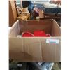 Image 1 : 16 rubbermaid containers